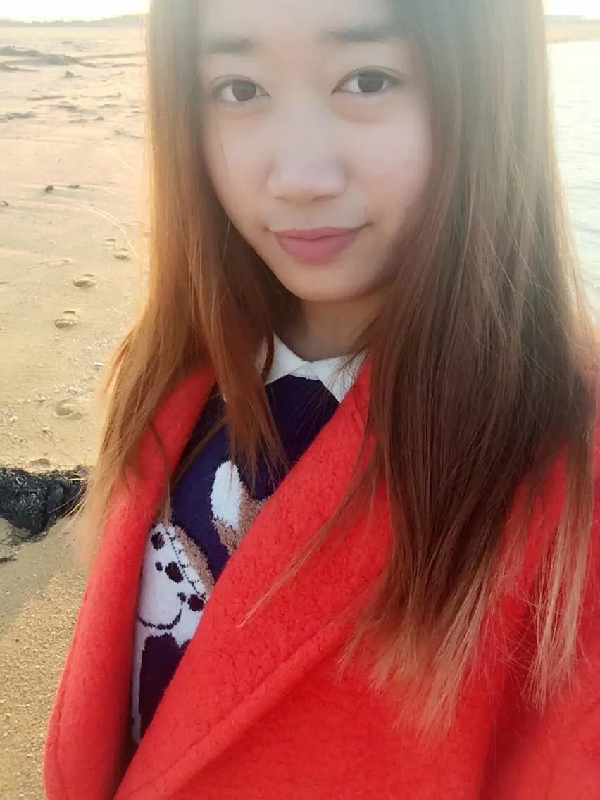 通过电话交流,刘文然为购房者详细介绍了银泉广场的基本情况,优势